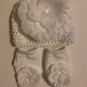 Flower Knit beanie and sock set